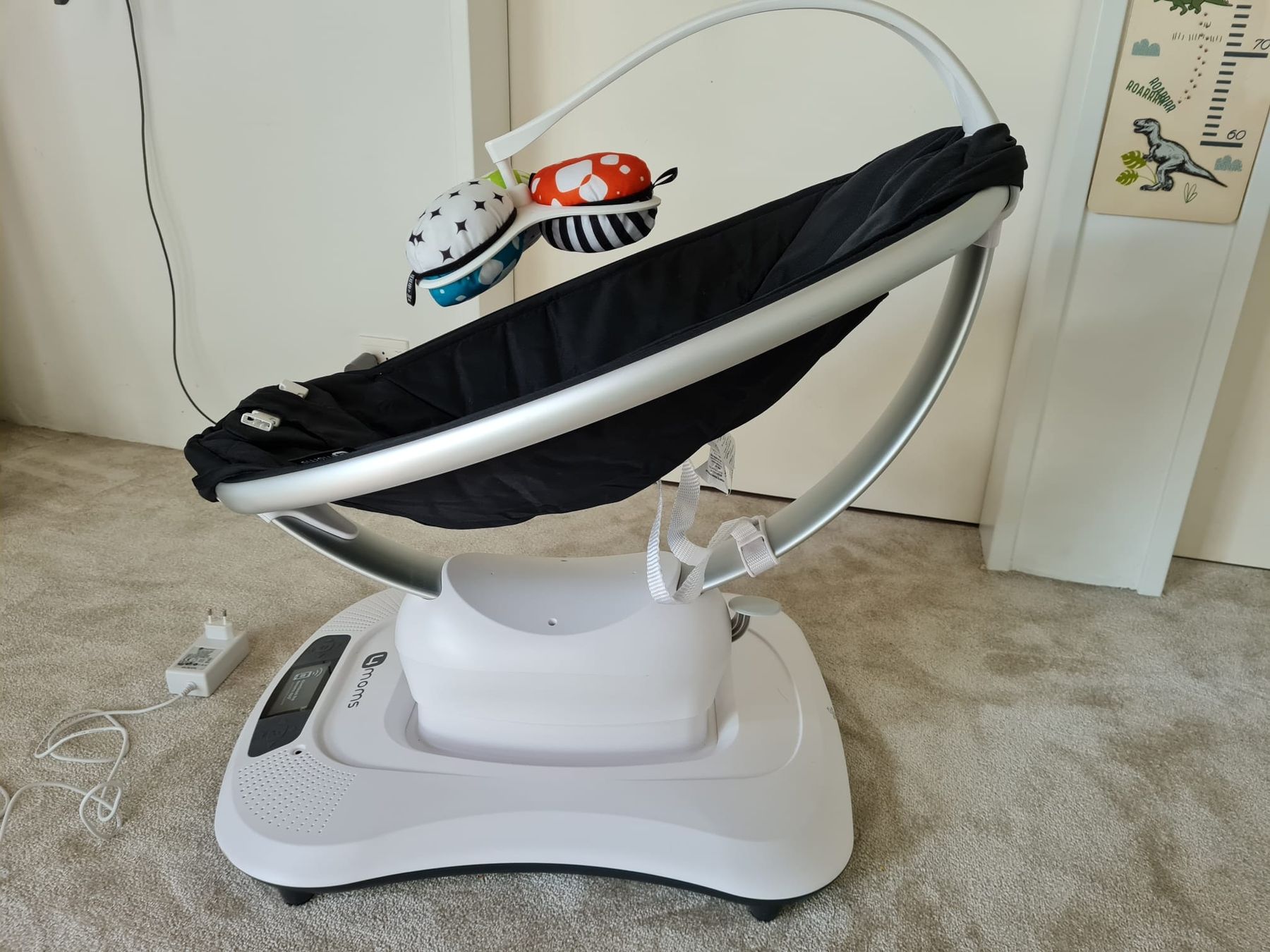 4moms Sdraiette & Sdraiette a dondolo: 4moms MamaRoo Babyschaukel mit Musik – Usato da Lengnau AG venduto da monopol 2