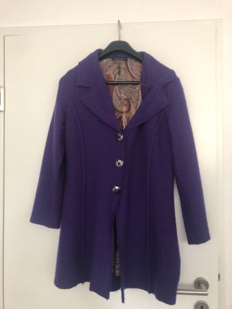 Leichter Wollmantel in Trendfarbe
