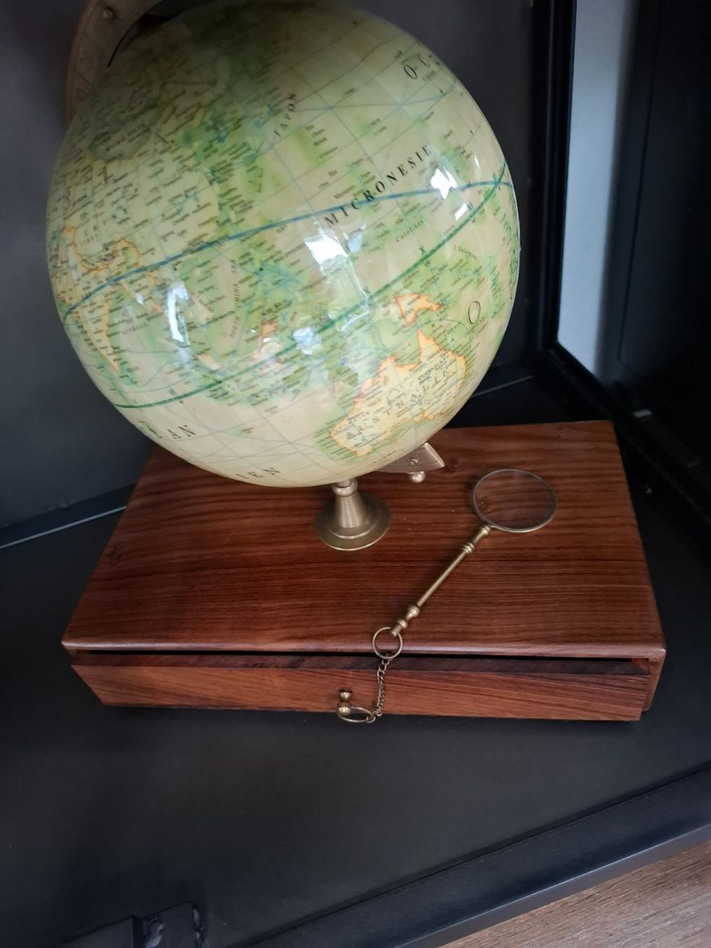 Altro in Decorazioni & Accessori: Globe avec support en manguier et loupe – Nuovo (secondo la descrizione) da Saxon venduto da 2005sylvester 5