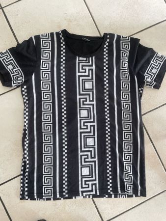 Schwarz-Weiss T-Shirt mit Ethno-Muster Gr M 
