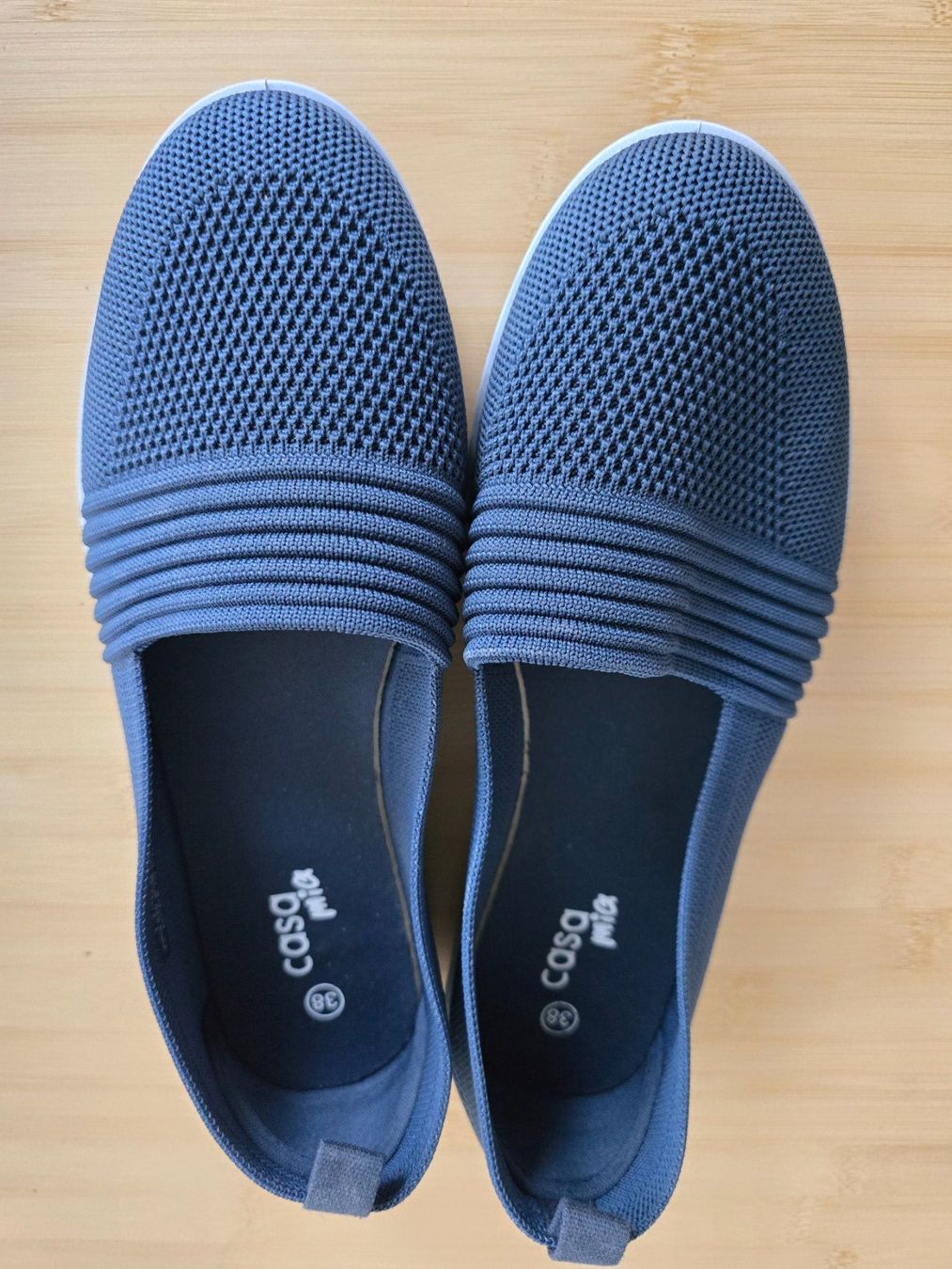 Scarpe da donna: Schuh Slipper Grösse 38 blau – Usato da Rorschacherberg venduto da Scharfeegge
