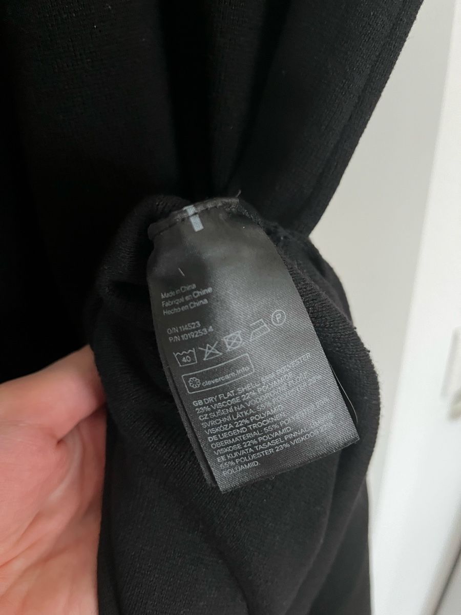 H&M Gilets & Westen: Schwarze Strickweste/ Pullunder, von H&M, Grösse M – Gebraucht aus Opfikon von acoae_atelier 4
