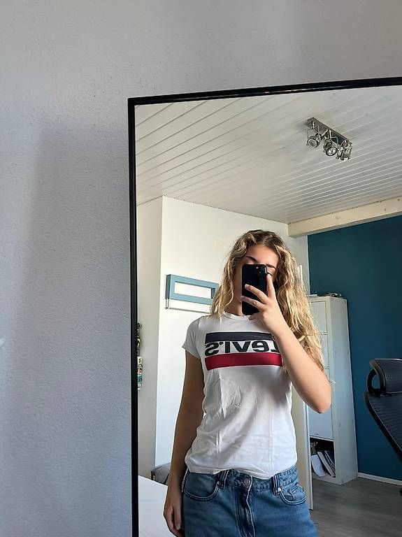 T-shirt: Levi's T-Shirt Weiss Damen Basic Logo – Usato da Romanshorn venduto da lap_zx8f