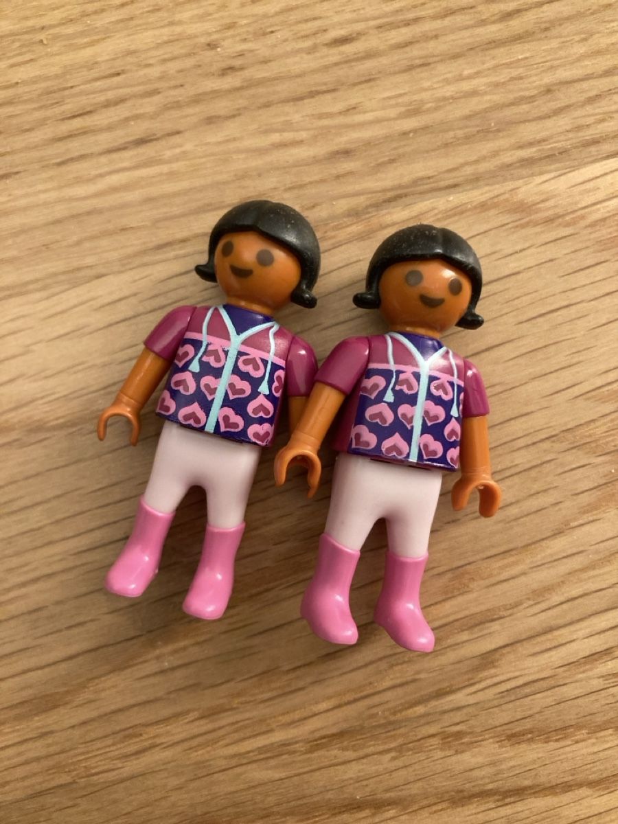 Playmobil Spielzeuge: Playmobil Zwillinge Mädchen – Gebraucht aus Basel von