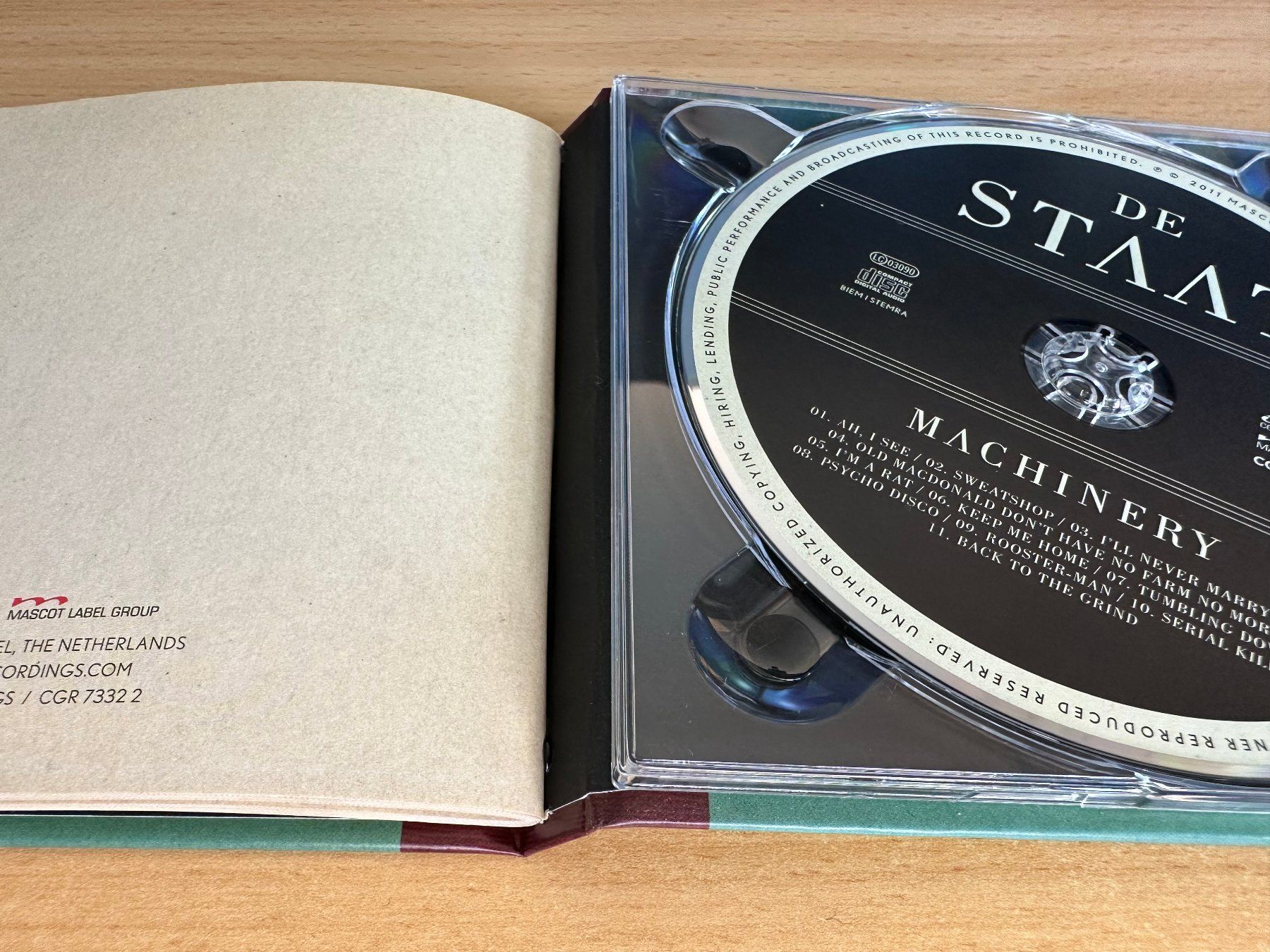 CD: De Staat – Machinery – Usato da Rikon im Tösstal venduto da Alpenmutz 2