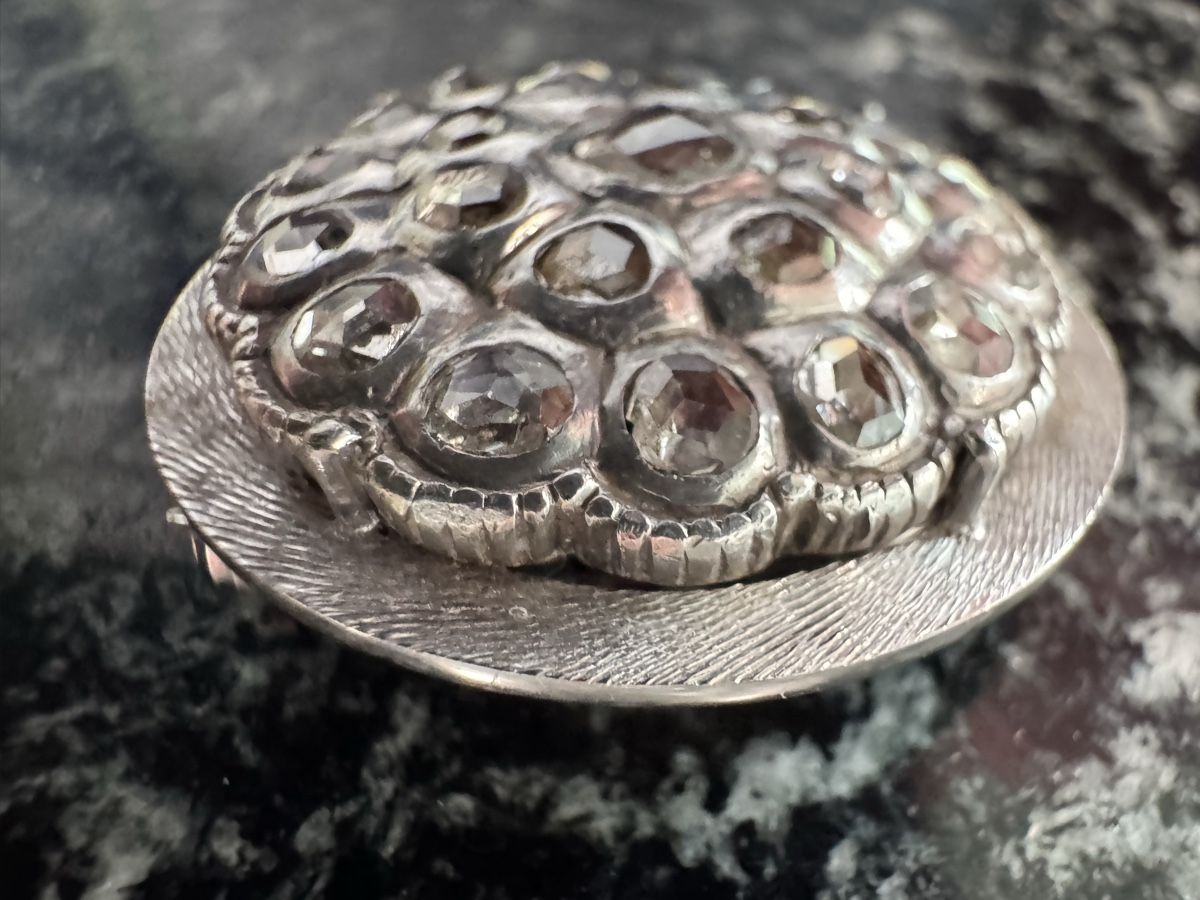 Spille & Fermagli: Brooch - 18k white gold base, silver setting, rough diamonds – Usato da Zürich venduto da 613_g8jy