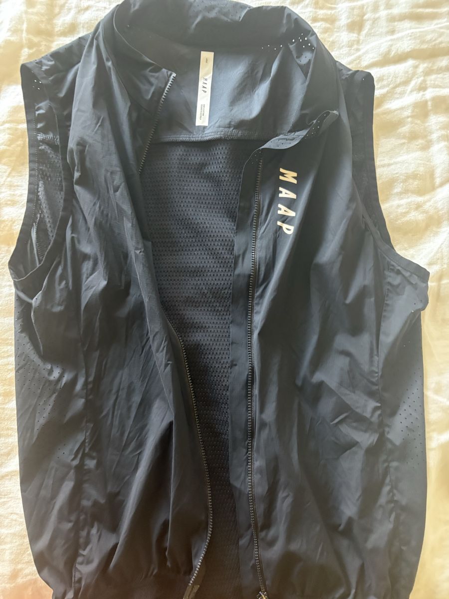 Gilet & Giacche: Maap Cycling Weste - Schwarz - Grösse L – Nuovo (secondo la descrizione) da Bern venduto da sam_c78d 1