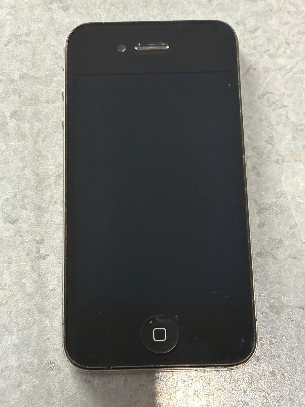 Apple Telefoni cellulari / Smartphones: Apple iPhone 4, 16GB, Schwarz – Usato da Basel venduto da protekto