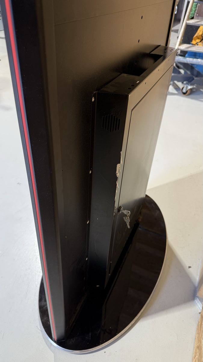 PC: 4 Makitso Displays Blade mit Standfuss – Usato da Altdorf UR venduto da Leonidas_48 3
