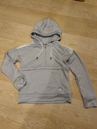 Pullover von Under Armour Grösse XS hellgrau