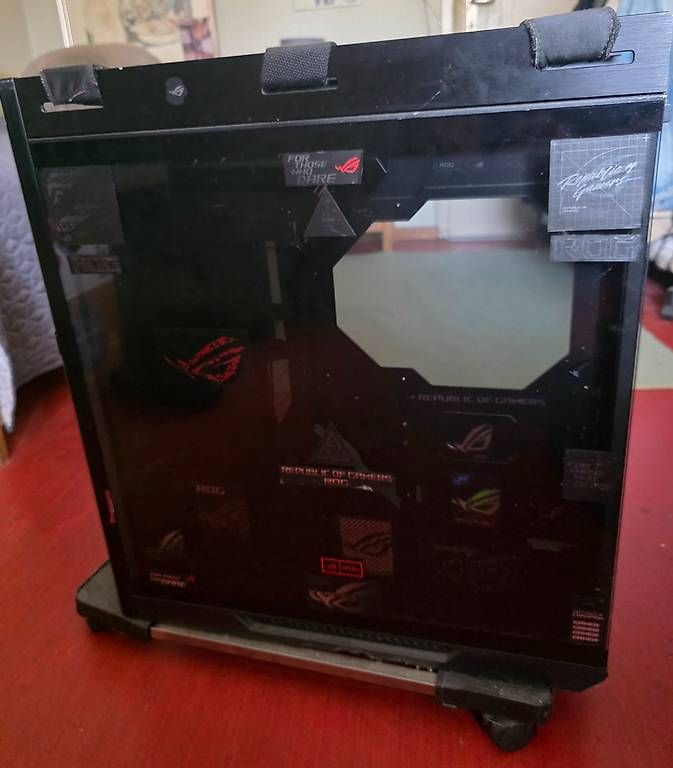 Asus Custodie: ASUS ROG Strix Helios Gaming Gehäuse – Usato da Schaffhausen venduto da pun_jn7j 2