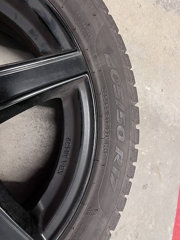 Pneumatici & Ruote complete: Pneus hivers Audi A3 – Usato da Boudry venduto da Stephlan 1