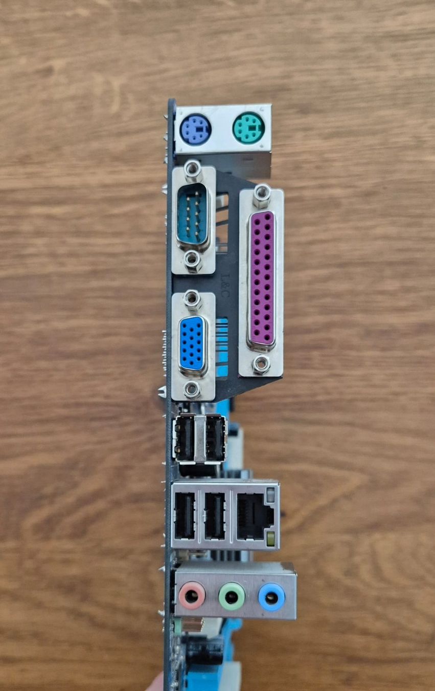 Gigabyte Schede madri: Gigabyte GA-G41MT-S2, Socket 775, DDR2, ATX – Usato da Neyruz FR venduto da RetroLab_ 1