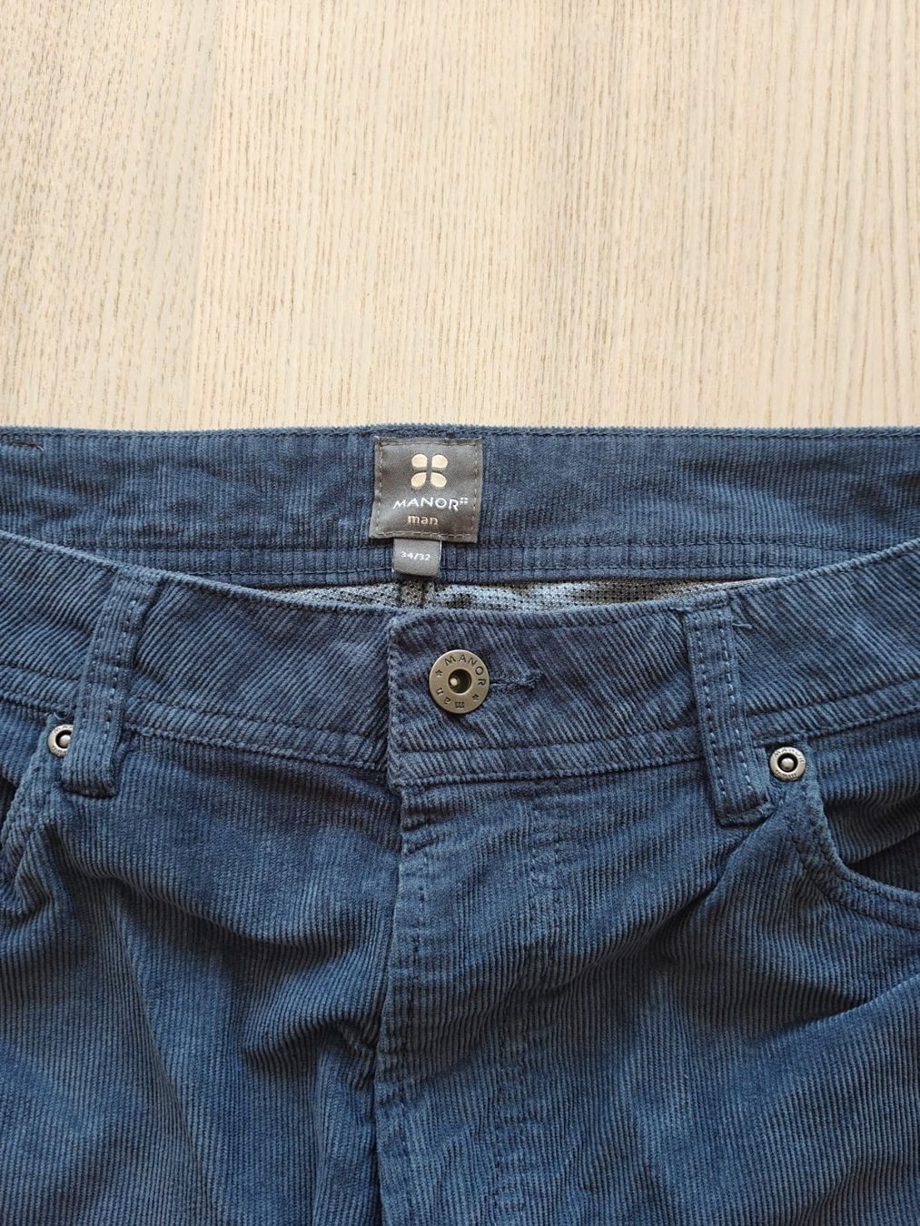 Pantaloni: Cord Hose – Usato da Bern venduto da tingu 1