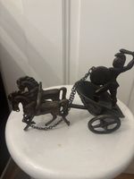 Statuette: char antique avec gladiateur et chevaux 🐴🏆.