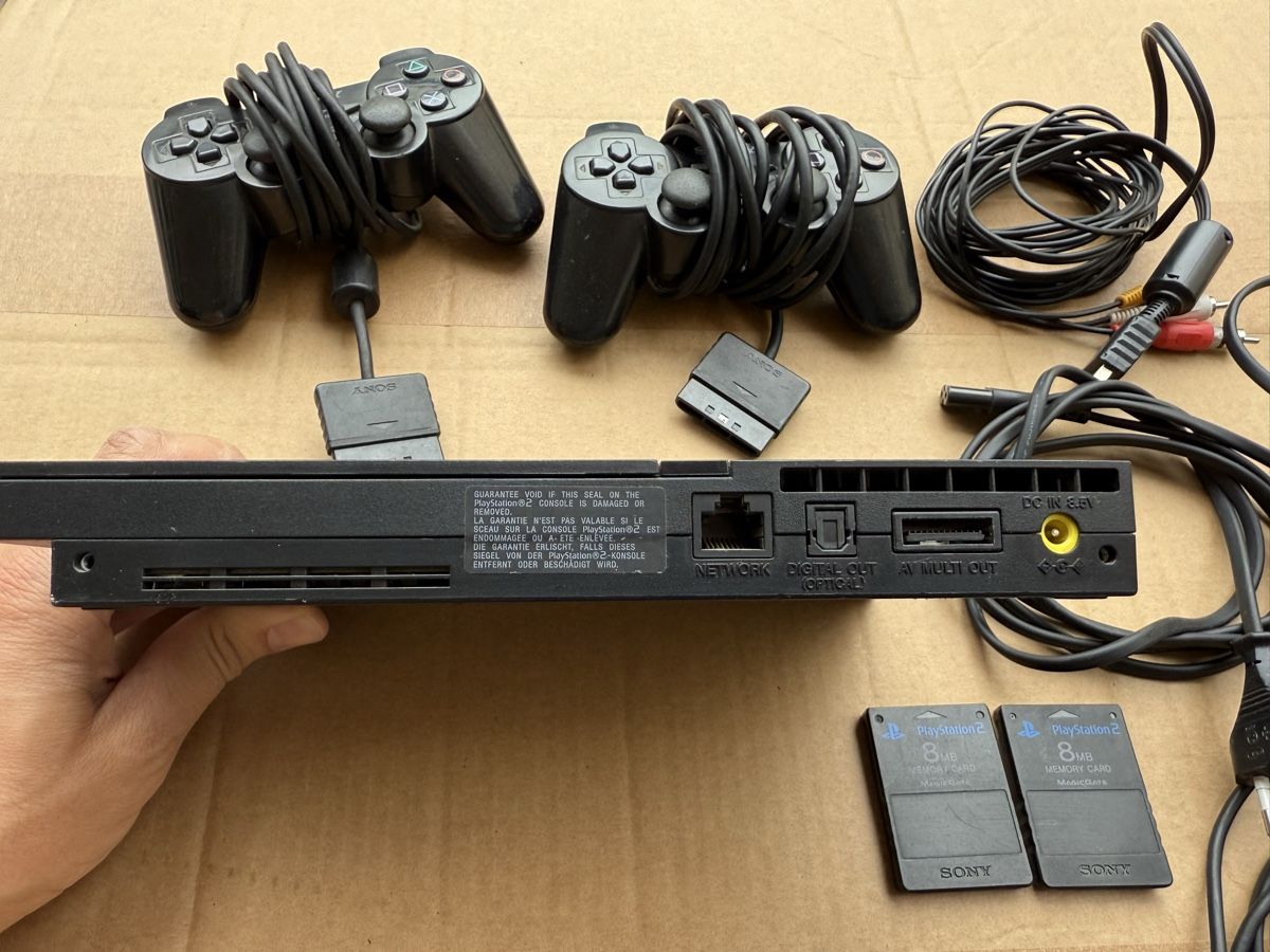 Sony Consoles: PlayStation 2 Set Konsole + 2 Controller + 18 Spiele – D'occasion à Biel/Bienne par theracinghouse-53 4