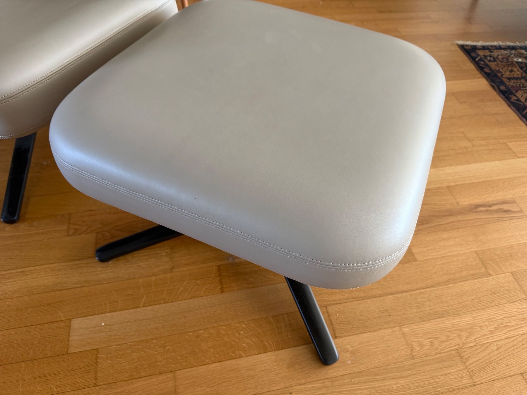 Vitra Poltrone: Vitra Grand Repos + Ottoman Leder – Usato da Buchrain venduto da Fredi72 3