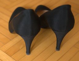 Klassik. Elegante schwarze Pumps Textilien/Leder, Italy 37.5
