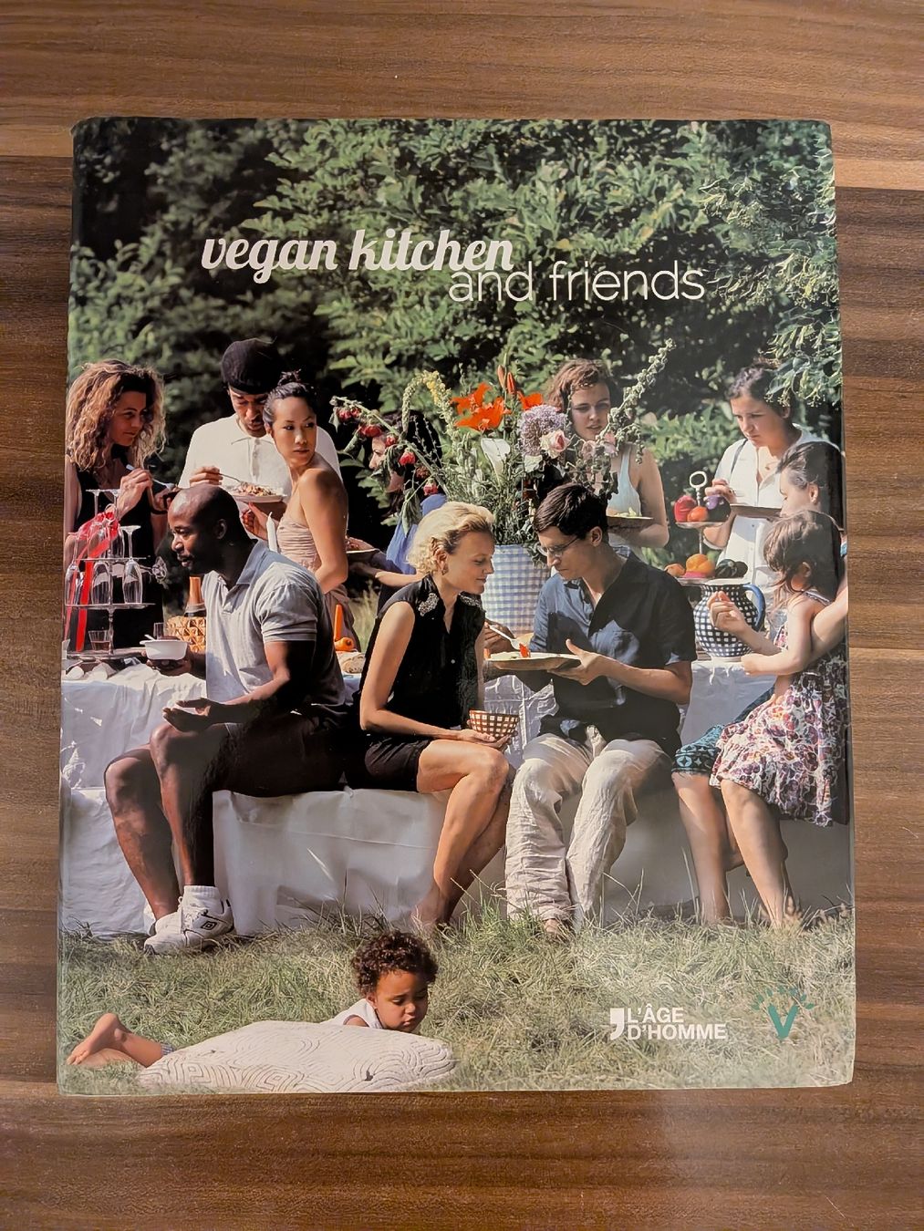 Libri: Vegan Kitchen and Friends - Kochbuch – Nuovo (secondo la descrizione) da Zürich venduto da Lalelu011