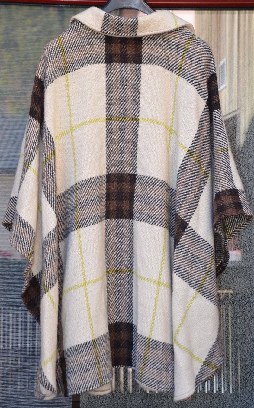 Burberry Giacche: Burberry Poncho 100% Wolle / laine – Usato da Collonges venduto da Auganien 2