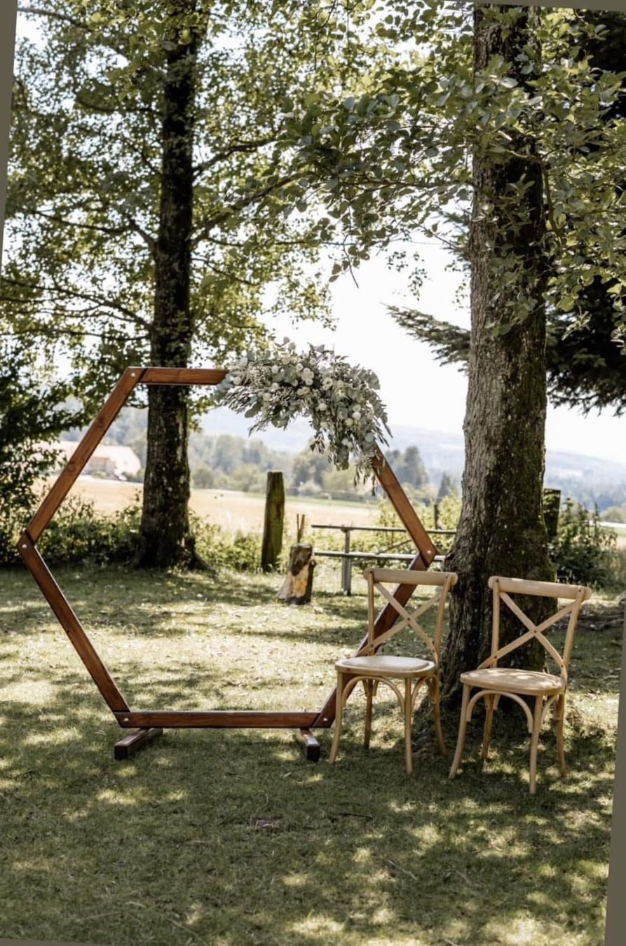 Tutte le decorazioni: Traubogen zu vermieten – Usato da Frutigen venduto da ElianeJandl 2