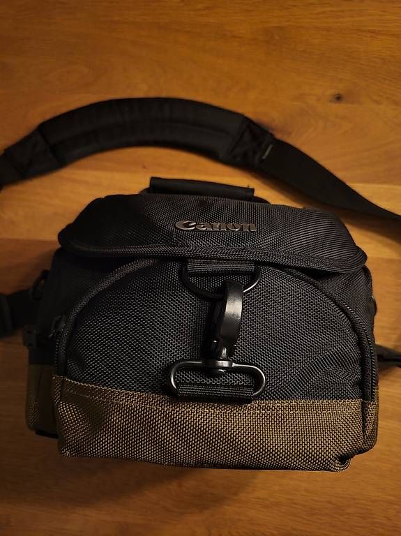 Fotocamera: Canon EOS 1000D Set mit passender Tasche – Usato da Allschwil venduto da Stefanie.N 1