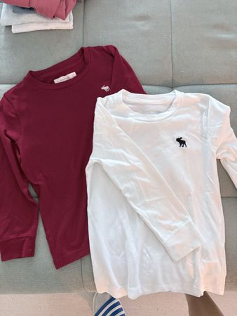 2 Langarmshirts Abercrombie Kids rot weiss Grösse 5/6