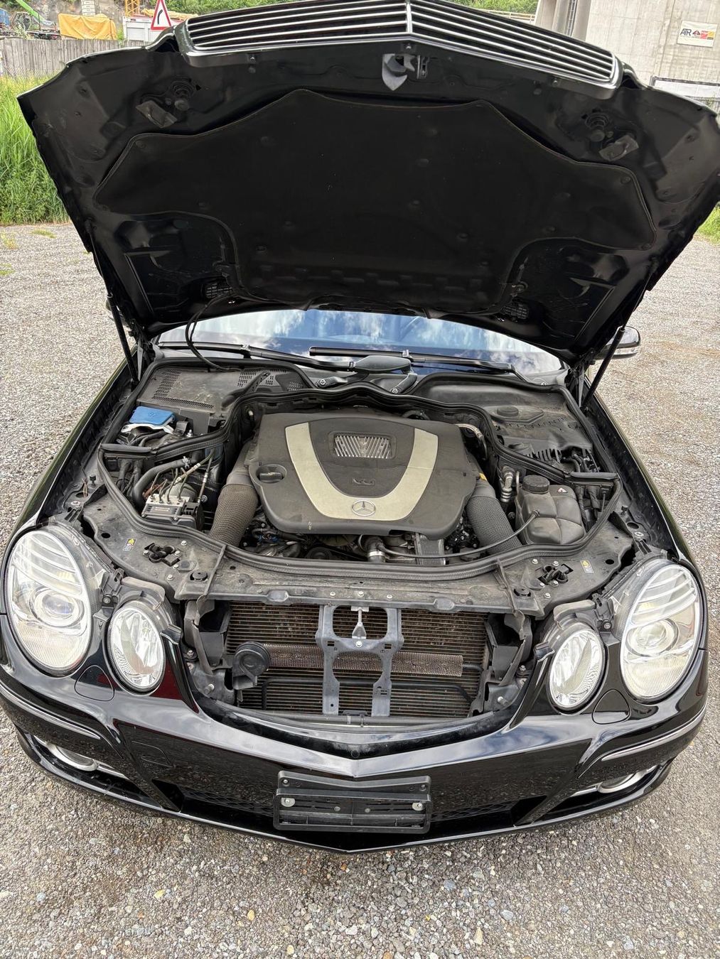 Mercedes-Benz Automobili: Schwarzer Mercedes-Benz E 280 – Usato da Visp venduto da mbb_xs75 2