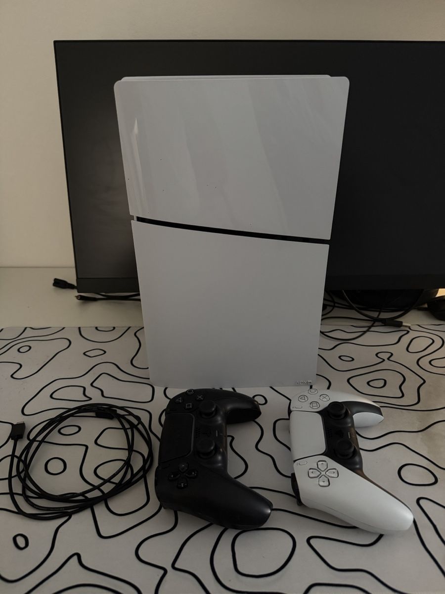 Sony Consoles: Sony PlayStation 5 mit 2 Controllern – D'occasion à Kreuzlingen par joe_5lw6