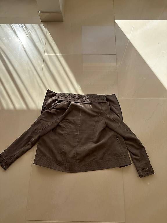 Giacche: Veste beige en imitation daim taille S – Nuovo (secondo la descrizione) da Chêne-Bougeries venduto da Luke17 1