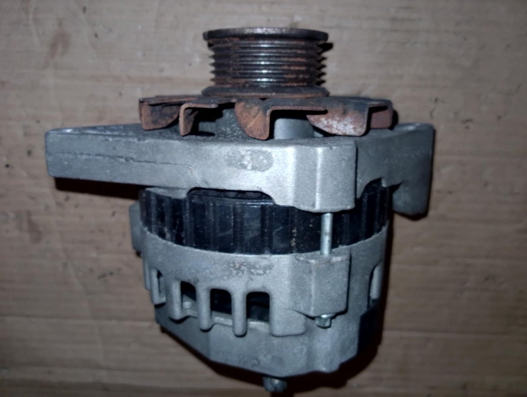 GM Tutti pezzi di ricambio auto: Alternator  GM 2 – Usato da Niedergösgen venduto da usc_tt5r 3