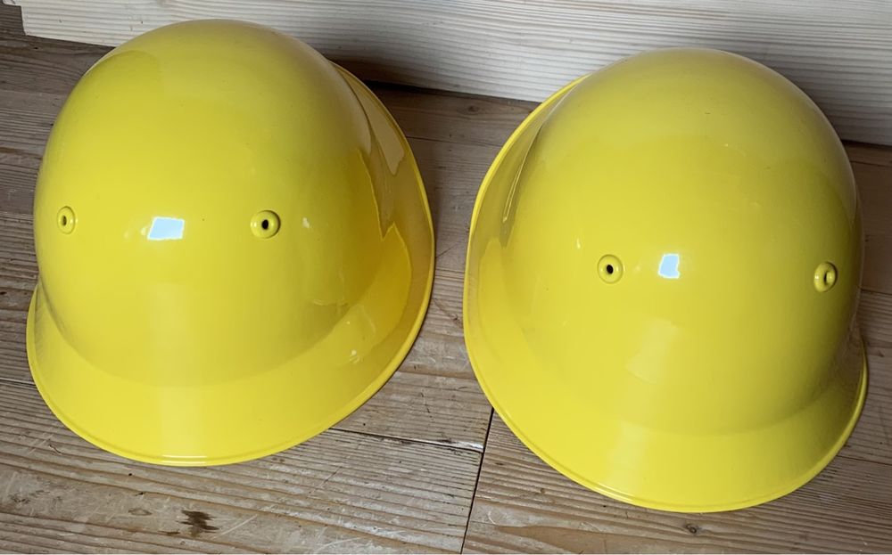 2 Stahlhelme vom Zivilschutz 3