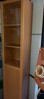 Schmaler Vitrinenschrank Holzoptik mit Glastür