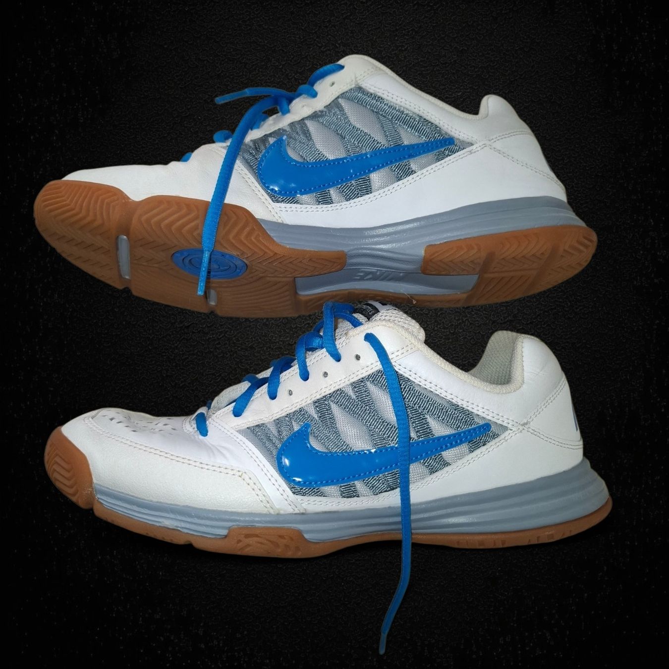 Nike Chaussures hommes: Nike chaussures indoor blanches/bleues T.42.5 – D'occasion à Le Locle par sAm_2112