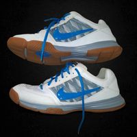 Nike chaussures indoor blanches/bleues T.42.5