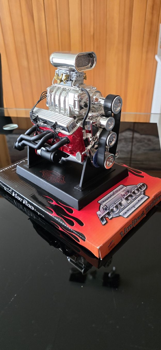 Modellbausätze & Standmodelle: Standmodellmotor Chevrolet – Neu (gemäss Beschreibung) aus Rüti b. Büren von Thoko 1