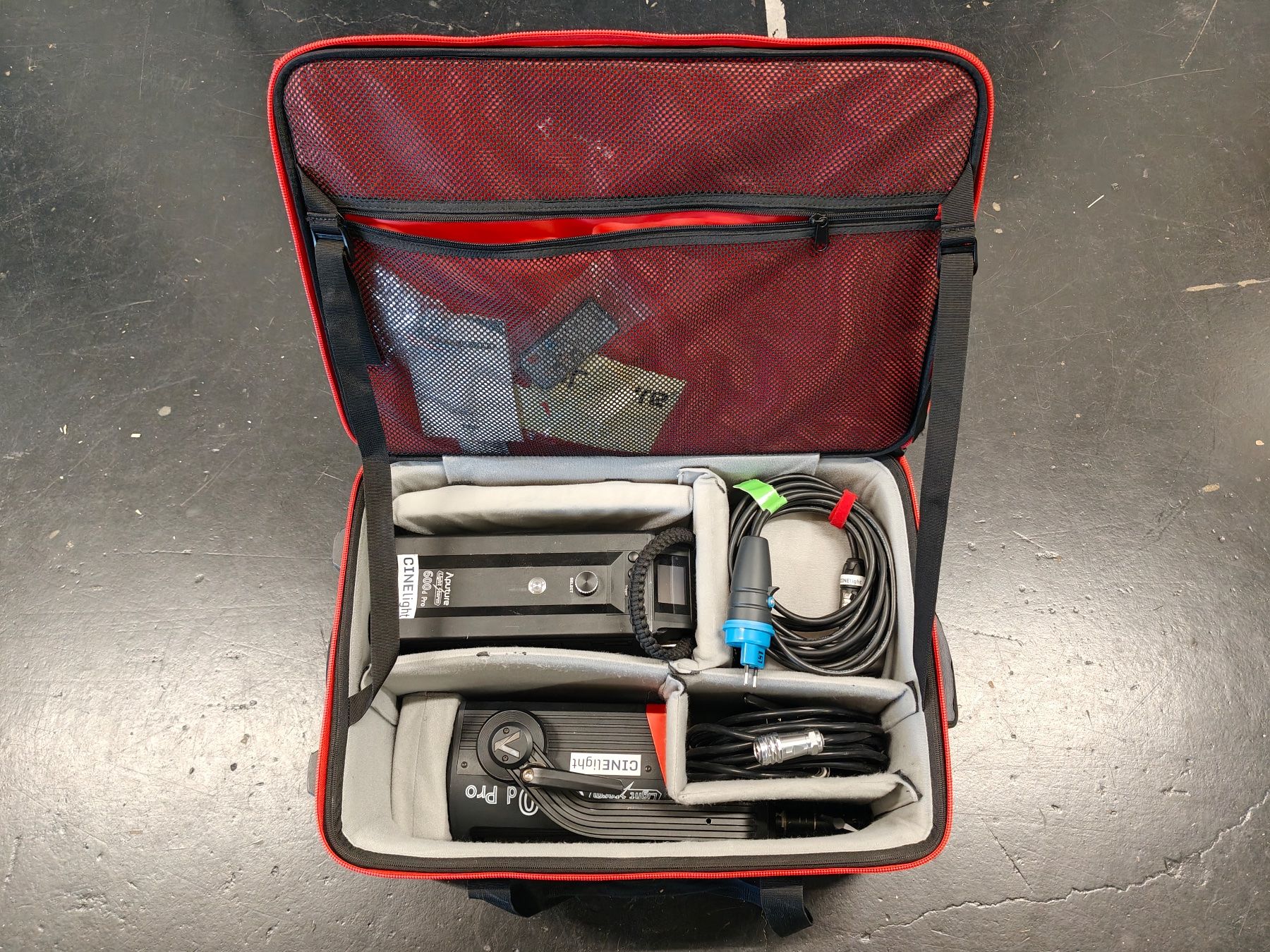 Aputure Lampade: Aputure LS 600d Pro LED V-Mount Kit mit Case – Usato da Schlieren venduto da CINElight 3