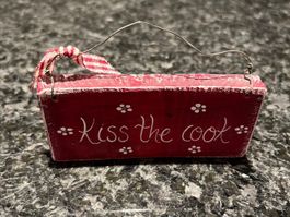 Süsses rotes Holzschild KISS THE COOK❤️