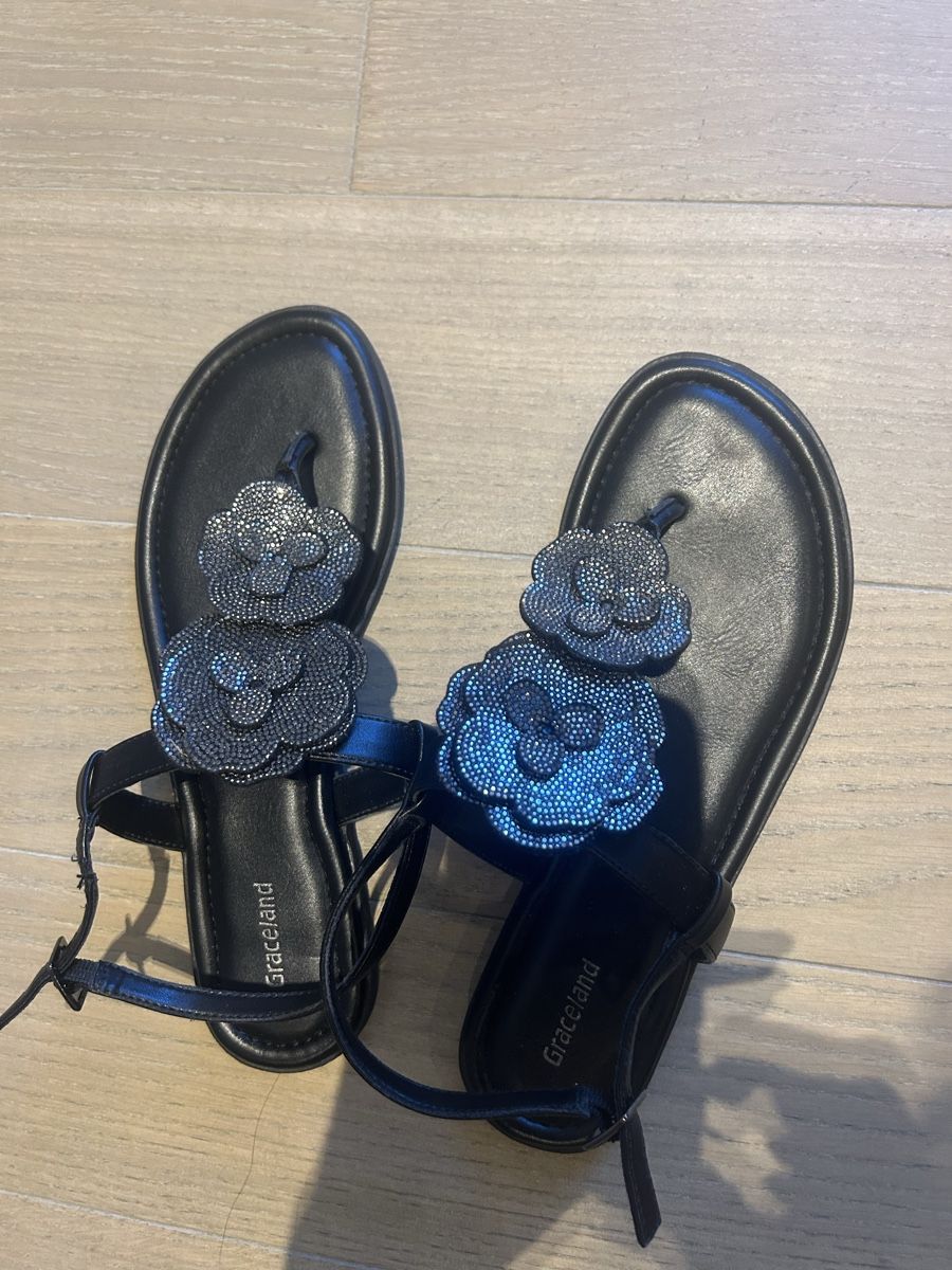 Chaussures femmes: Sandalen gr 39 – D'occasion à Allschwil par selake990673 1