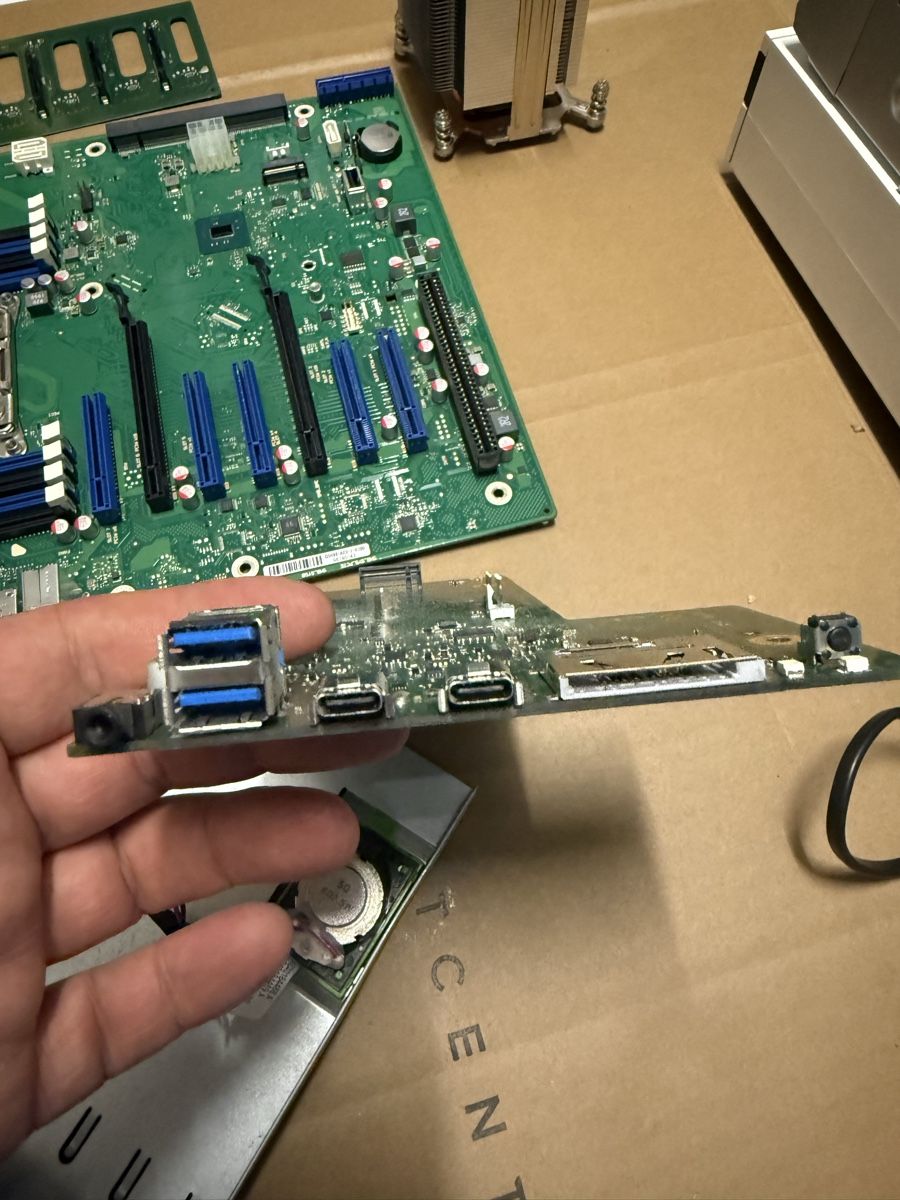 Fujitsu Cartes mère: Fujitsu Mainboard D3488-A3 mit Kuehler und  Frontpanel – D'occasion à Oensingen par aziri123 7