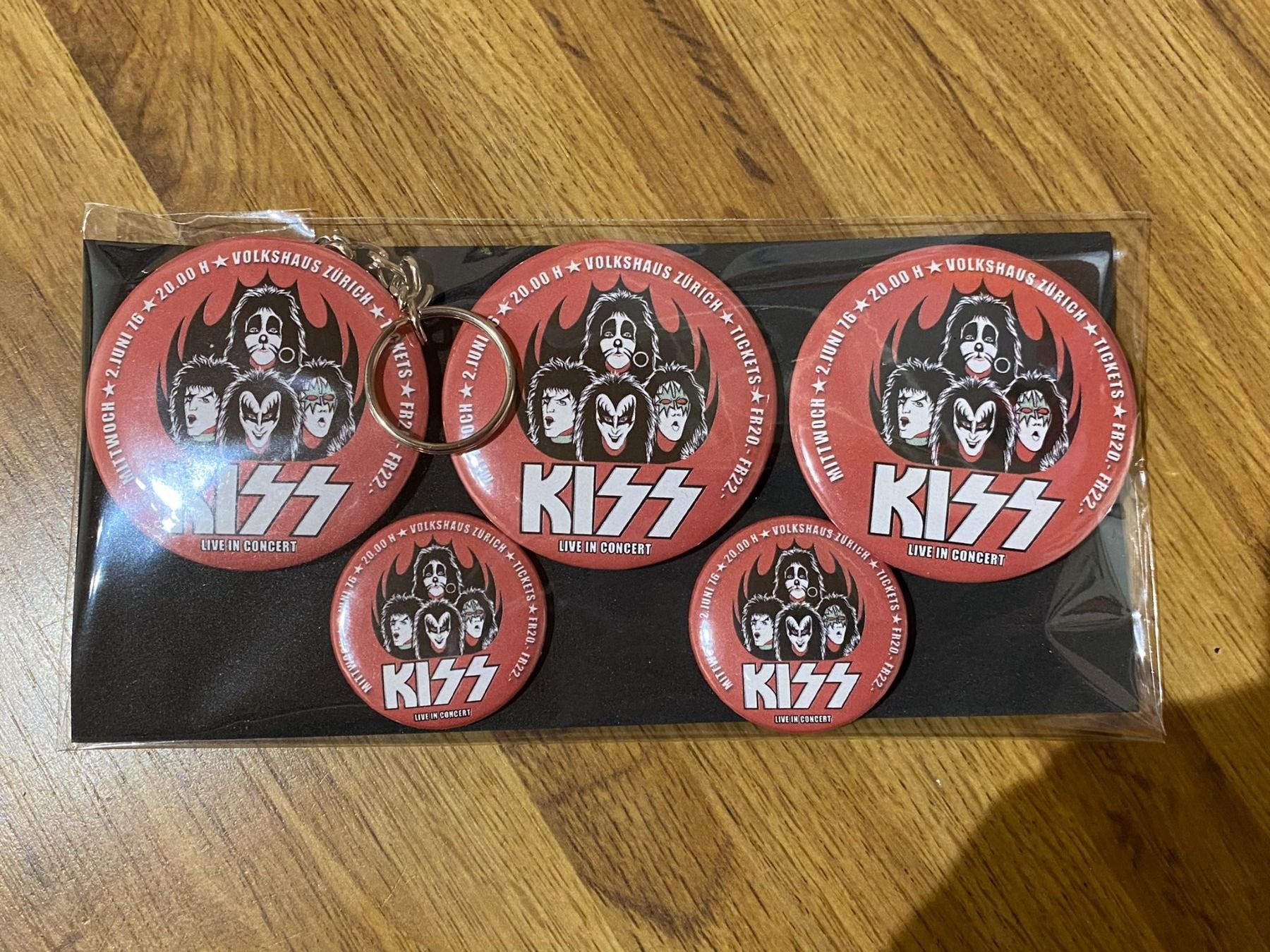 Placchette & Badge: Kiss Retro Button Bundle – Nuovo (secondo la descrizione) da Basel venduto da FatCatPacksTheRatt