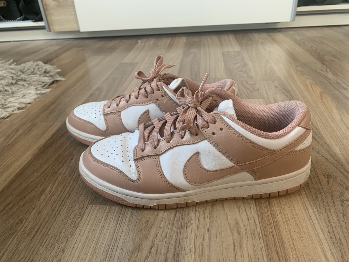 Nike Scarpe da donna: Nike Dunk Low rosa/weiss – Usato da Aarau venduto da est_x5vz