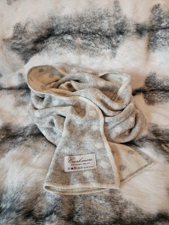 Edel-Strickschal - 50% Cashmere | Made in Italy - Punkte