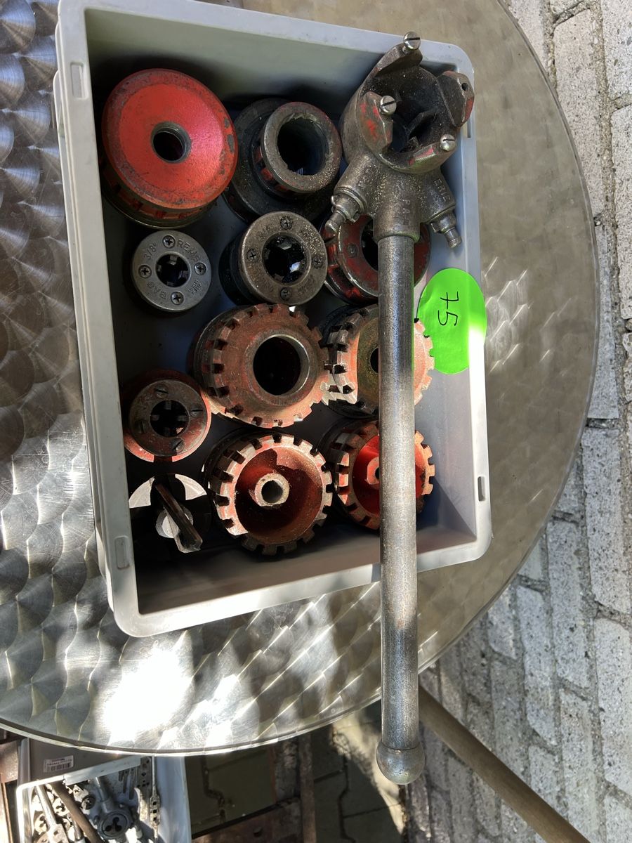 Tutti gli attrezzi: Gewindeschneider Lot – Usato da Neuenhof venduto da Willi111 1