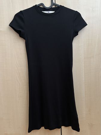 H&M Kleid schwarz gerippt Gr. 134/140