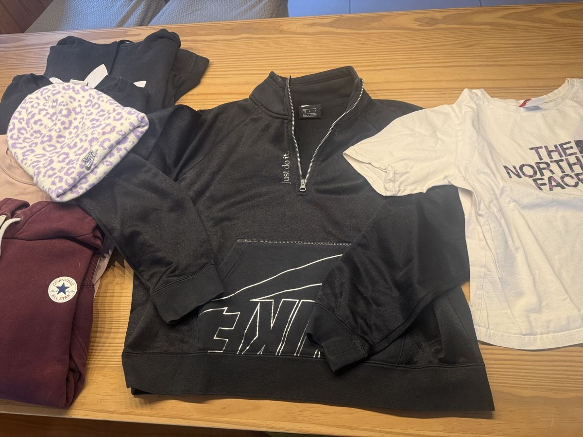 Nike Kleiderpakete: Kleiderpaket Gr. M/L – Gebraucht aus Pfungen von Aleemi 1
