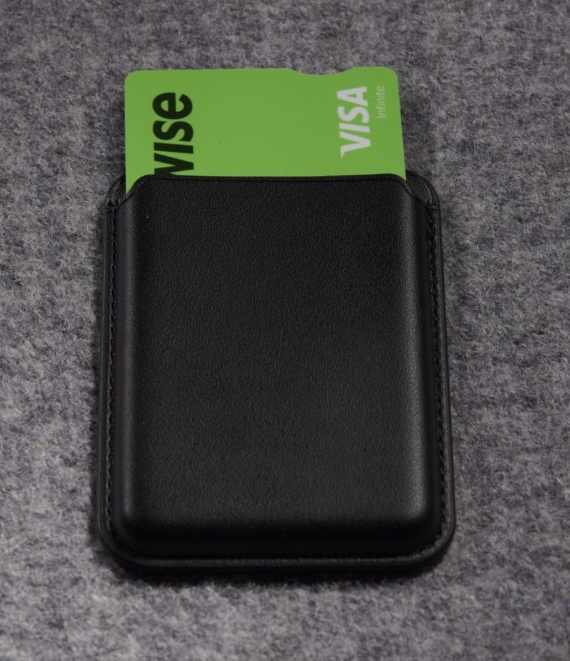 Altro in  Abbigliamento & Accessori: Magnetischer Kartenhalter für iPhone – Nuovo e nell'imballaggio originale da Winterthur venduto da Regton