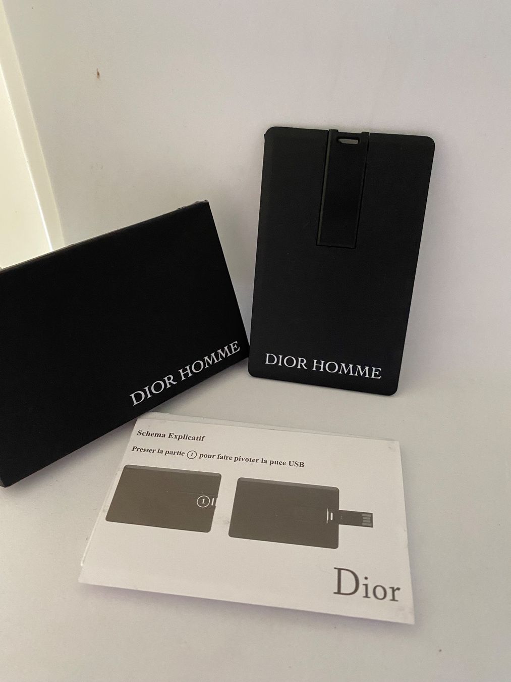 Chiavette USB: Clé USB Christian Dior – Nuovo e nell'imballaggio originale da Bouveret venduto da wes_7zll 1
