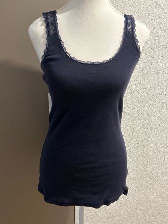 Top dunkelblau mit Spitzen von fat face Gr. UK10 / DE36