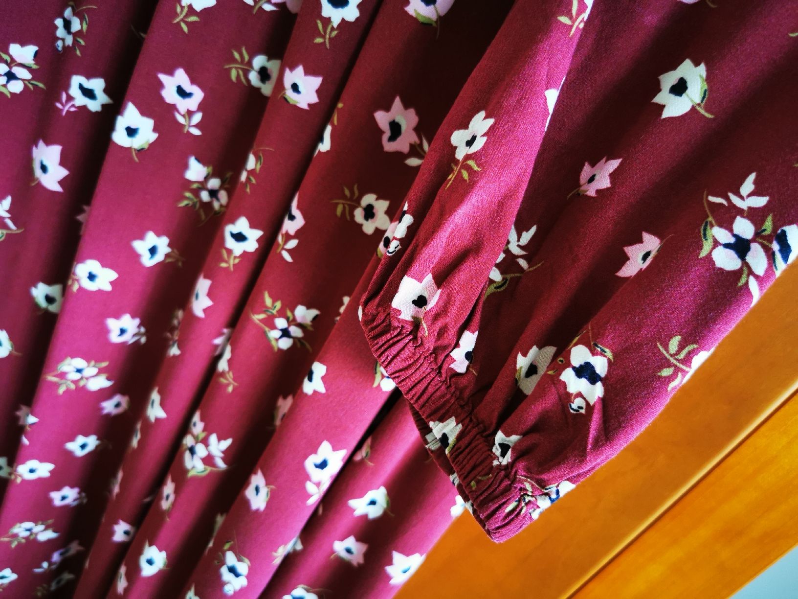 Mango Vestiti: Dunkelrotes Mango Kleid mit Blumenmuster, Grösse M – Usato da Wädenswil venduto da coconut1289 6